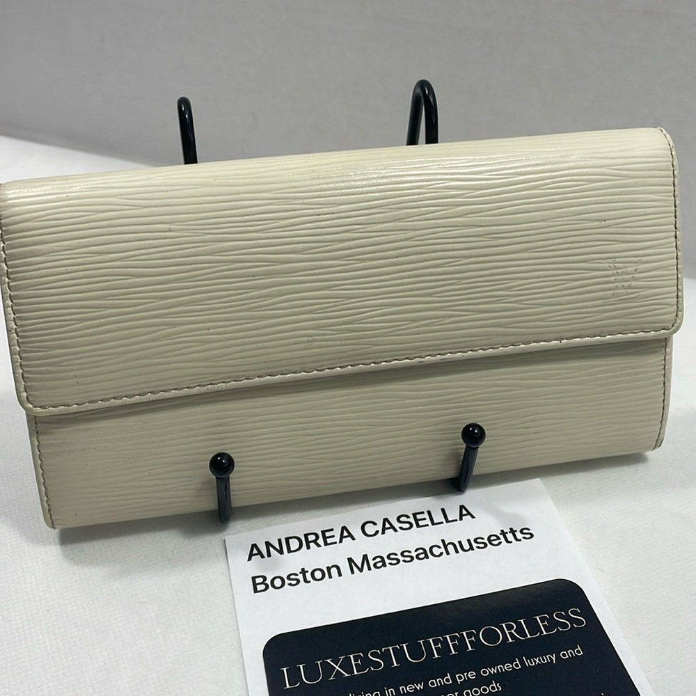 Authentic LOUIS VUITTON cream Epi leather wallet